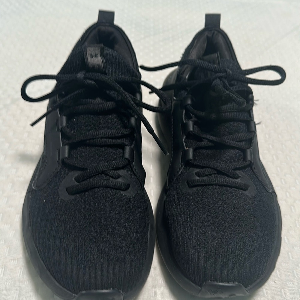 Under Armour youth Black Athletic Shoes.
